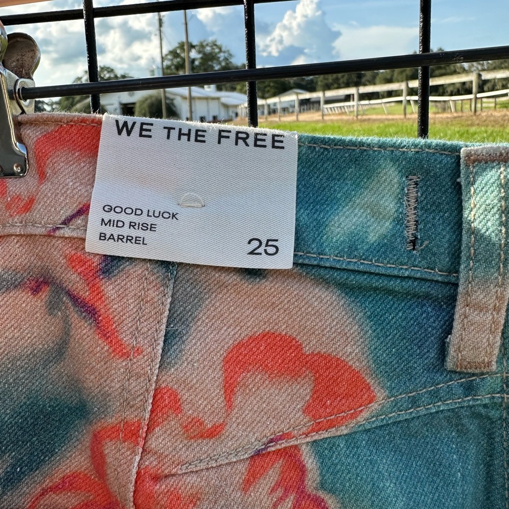Free People We The Free Good Luck Barrel Jeans in Pool Floral 25 (fits like 24) - Picture 8 of 9